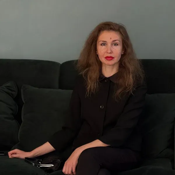 Психолог Анна Бахарєва - Дипломований психолог, автор протитривожної техніки. Прагну допомогти людям бути в гармонії з собою, знайти себе справжнього і визначитися з тим, чого дійсно хочеш і потребуєш. І звичайно, позбутися тривожності і психологічних травм, набути впевненості в собі. Також вивчаю підсвідомість. Коротко про мої погляди: Я проти стереотипів.  Я проти акценту на "успішний успіх".  Я за повну свободу дій та повне самовираження в рамках закону і без шкоди оточуючим.