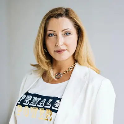 Психолог Леся Кірова - Психолог-консультант у сфері грошей. Підприємець з досвідом 27 років.Працюю з експертами , самозайнятими, малим та середнім бізнесом, з усіма, кого хвилює тема відносин з грошима .Допомагаю прибрати хаос , побачити що насправді заважає отримувати бажаний прибуток