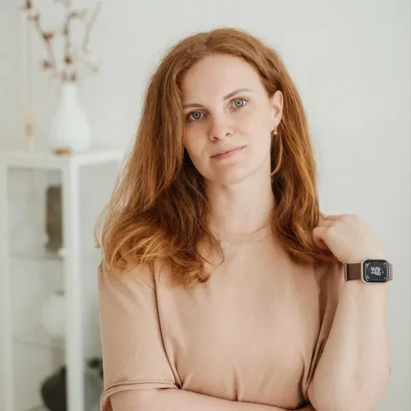 Психолог Малвіна Парфьонова - Магістр психології, гештальт-терапевт у навчанні. Запрошую в безпечний простір, де можна бути собою й поступово знаходити внутрішню опору. У терапії для мене важливі безпека, живий контакт і рух у темпі клієнта.