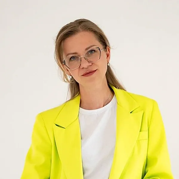 Психолог Оксана Мудра - Психологиня, психотерапевтка в методі позитивної психотерапії, лікар за спеціальністю «медична психологія»