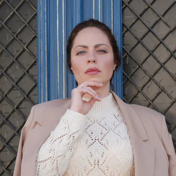 Психолог Олена Кіліна - Психолог, гіпнотерапевт, спеціаліст емоційної та тілесної терапії. Спеціалізуюся на роботі з клієнтами у стані кризи або поганого самопочуття. Зміни на нейрофізіологічному рівні (швидко й назавжди). Запрошую у свій терапевтичний простір для змін.