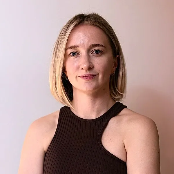 Психолог Ярослава Лихачова - Я психолог-консультант, мама 2 дітей. Допомагаю людям краще розуміти себе, свої емоції та будувати гармонійні стосунки з оточенням, знаходити опору. Моє завдання — створити для вас безпечний простір, де ви зможете говорити відверто, бути собою та знаходити рішення, які працюють саме для вас.